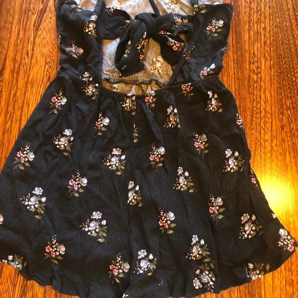 Black floral American Eagle Romper - Picture 2 of 3